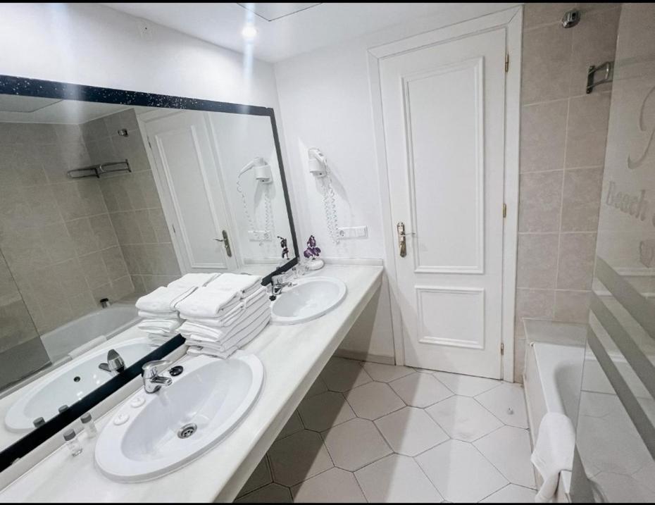 Miraflores Beach - Sea Front - Luxury Apartment Mijas Luaran gambar
